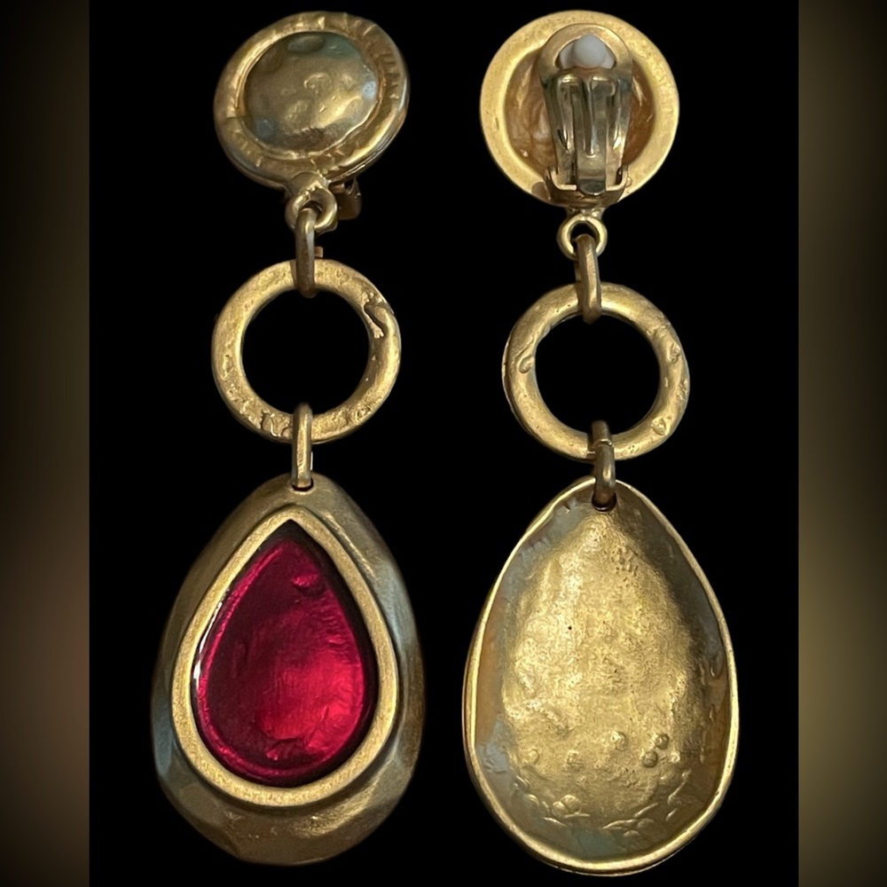 Vintage Clip On Earrings - Picture 3 of 3